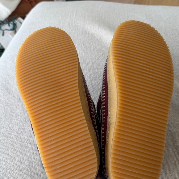 Free people New laidback London Setsu Burgundy crochet Shearling Cozy ❤️🌈 - Picture 9 of 9